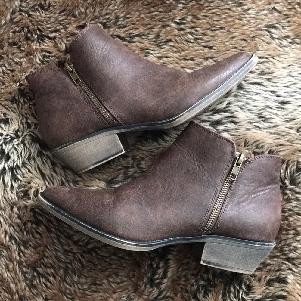 Rocket Dog brown booties
